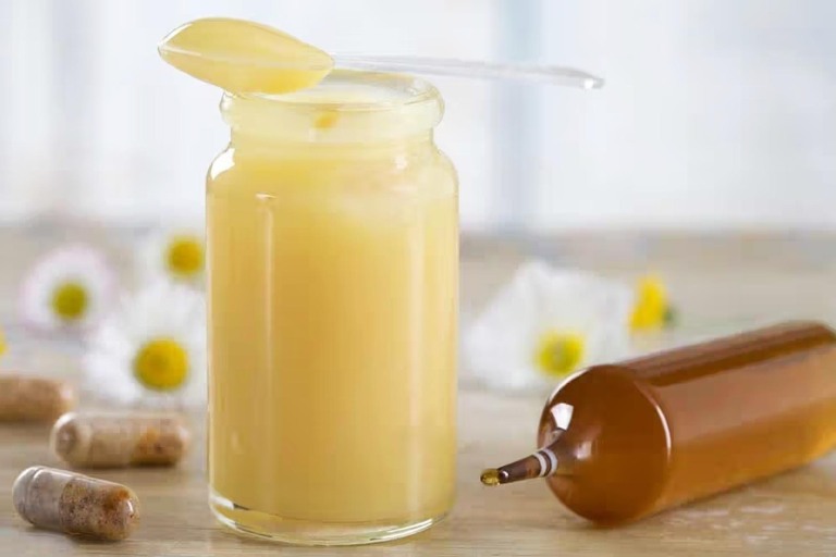 ژل رویال چیست و چه خواصی دارد؟